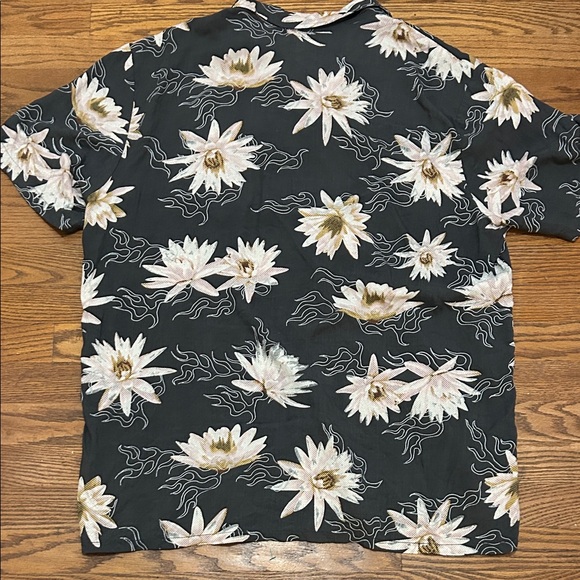 Volcom Shaken Not Stirred Shirt Men’s XXL Gray Short Sleeved Floral Resort Wear - Picture 8 of 8